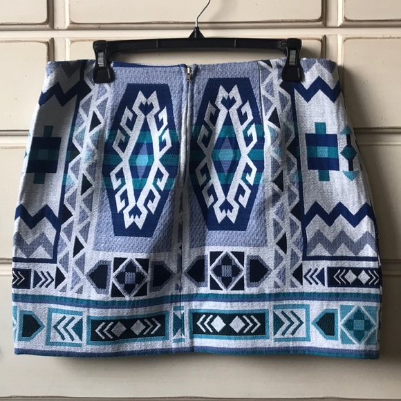 Divided Aztec Print Mini - Picture 2 of 2